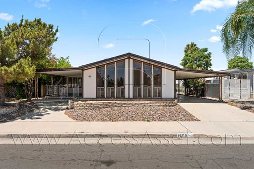 Spacious 2 Bedroom Home in a Desirable 55+ Hemet Community – photo 1