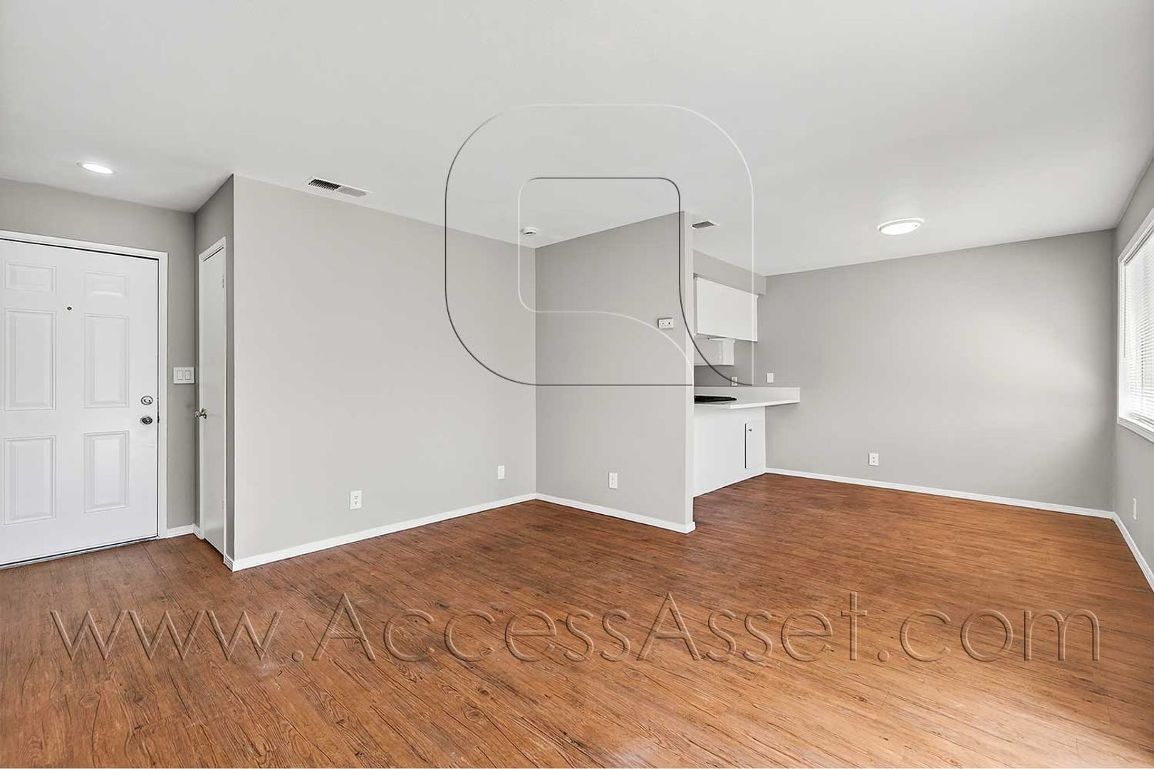 Charming 3 Bed/2 Bath Duplex with Private Yard In the Heart of Hemet!