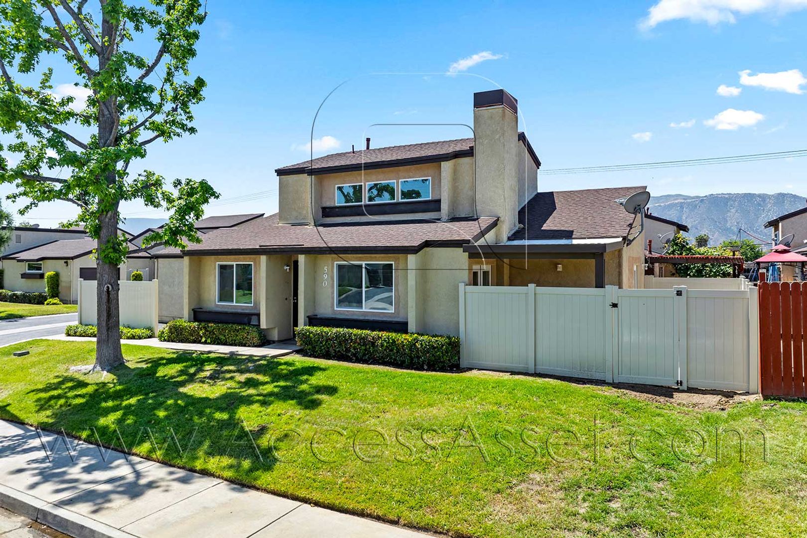 Lake Elsinore House: 590 Parkview Dr
