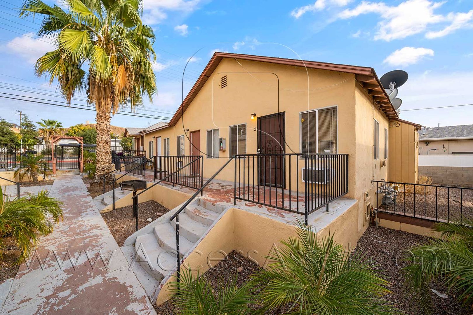 Lake Elsinore Apartment: 113 S Spring St.