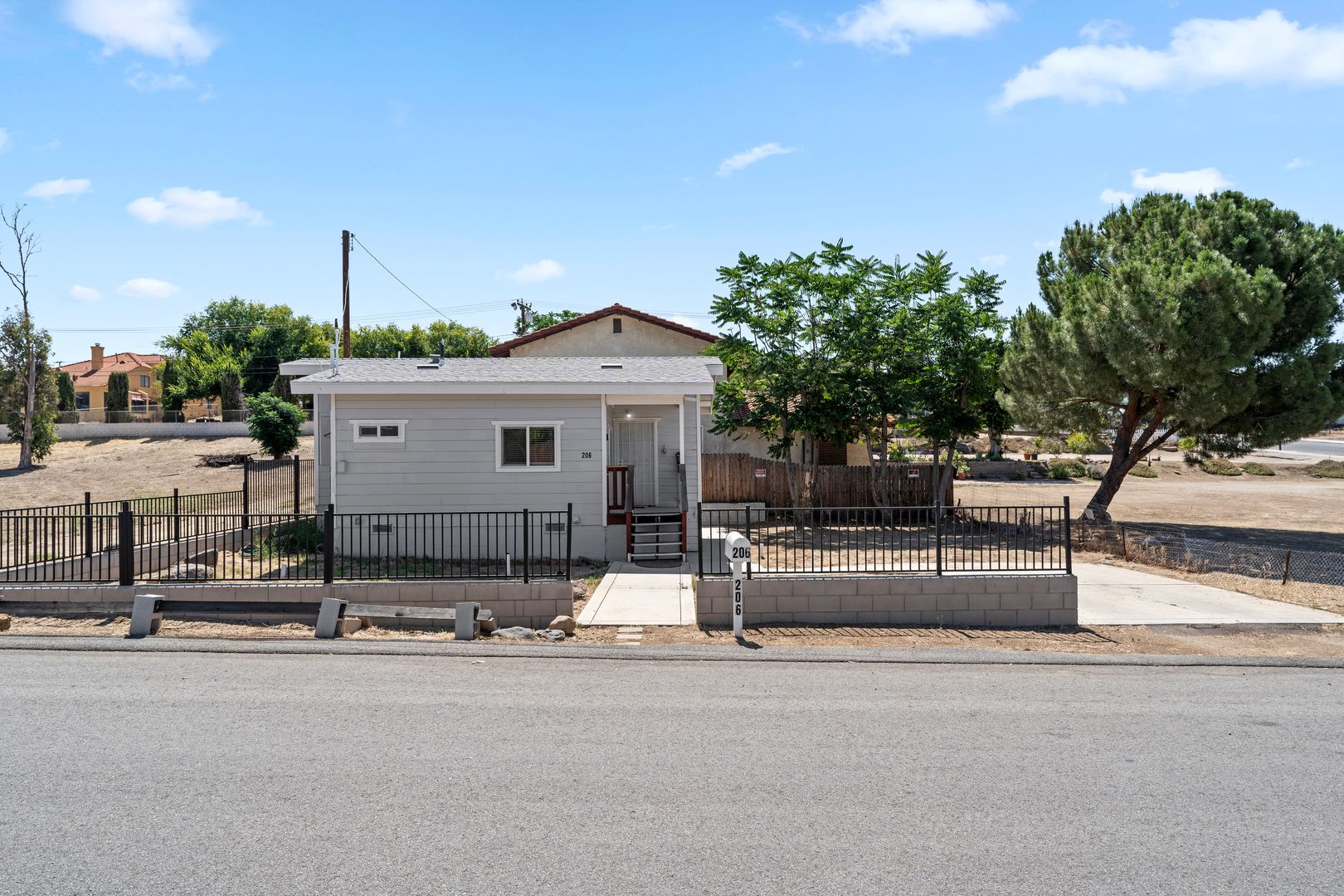 Lake Elsinore House: 206 Townsend St