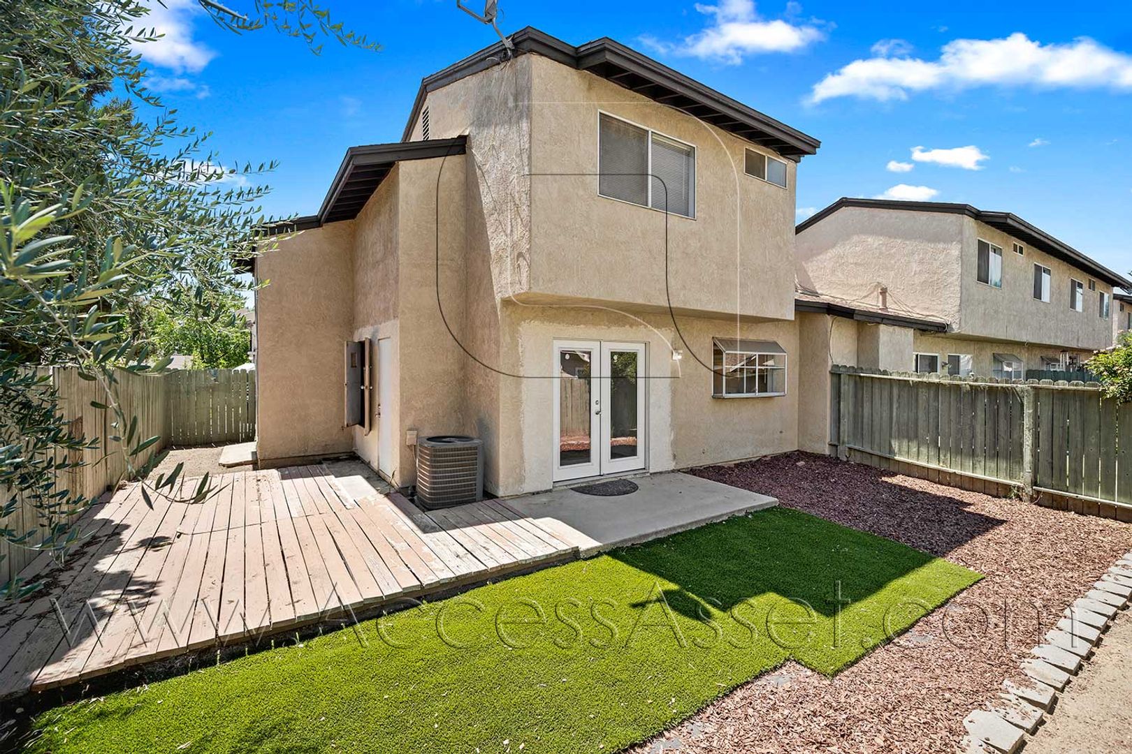 Lake Elsinore House: 661 Parkview Dr
