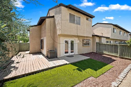 Two-Story Condo with Private Yard in Lake Elsinore
