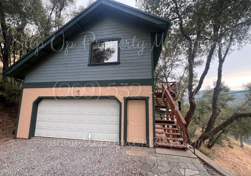 Charming Studio Retreat with Mountain Views & Utilities Included in Scenic Tuolumne