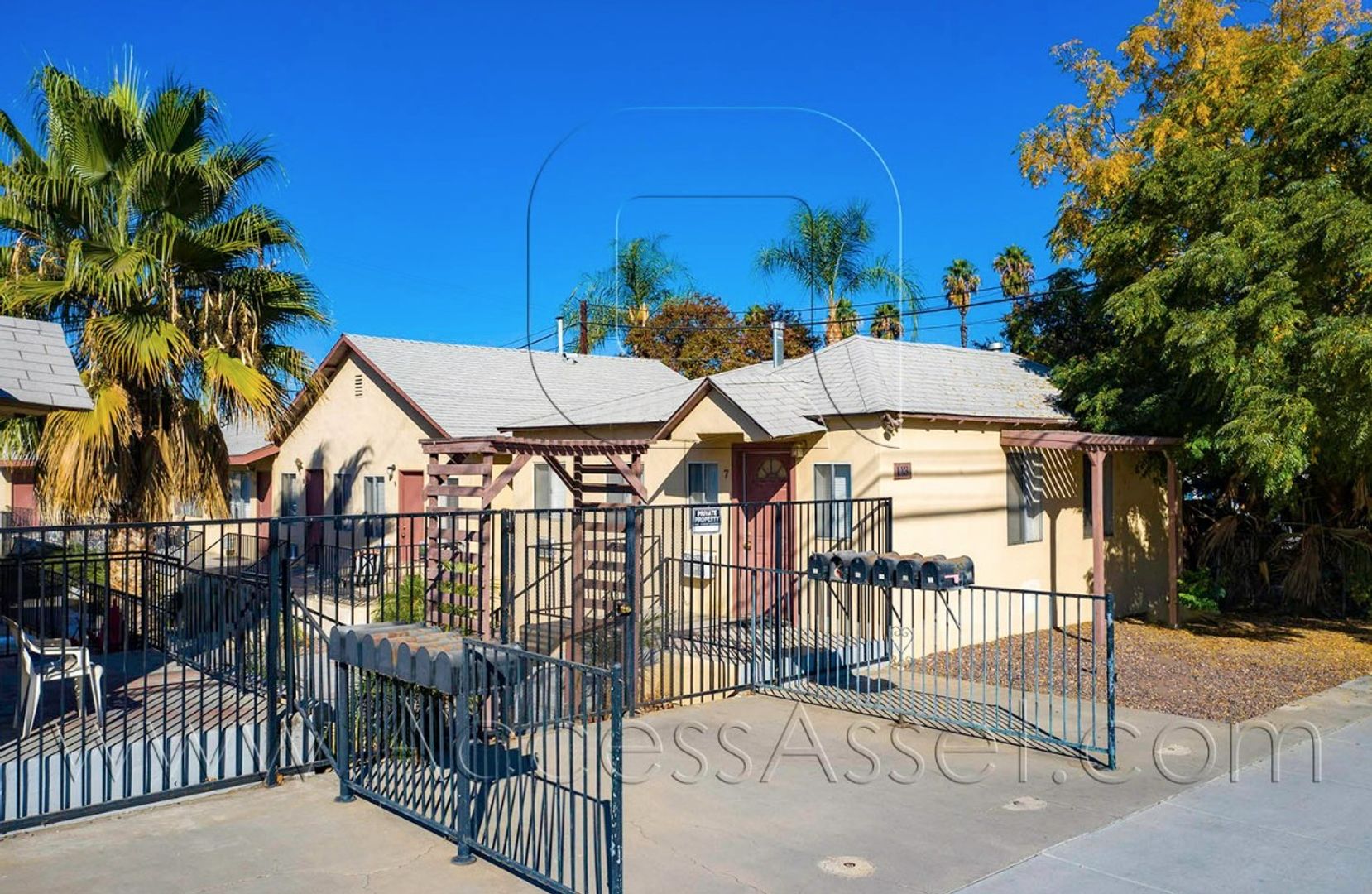 Lake Elsinore Apartment: 113 S Spring St.