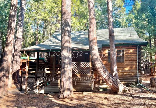 Rustic Retreat: Charming 1-Bedroom Log Cabin with Large Loft!