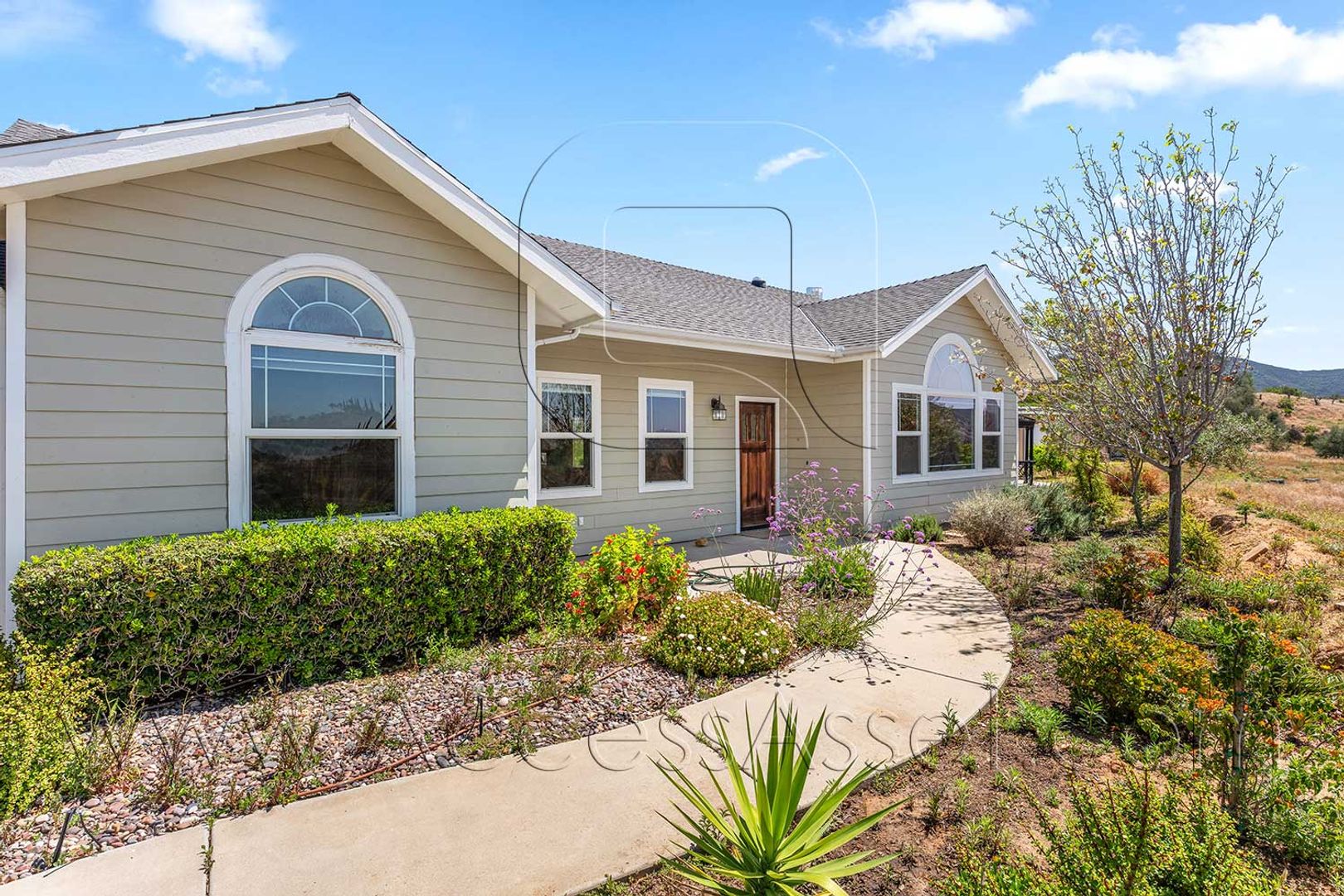 Fallbrook House: 8729 Clearwater Rd