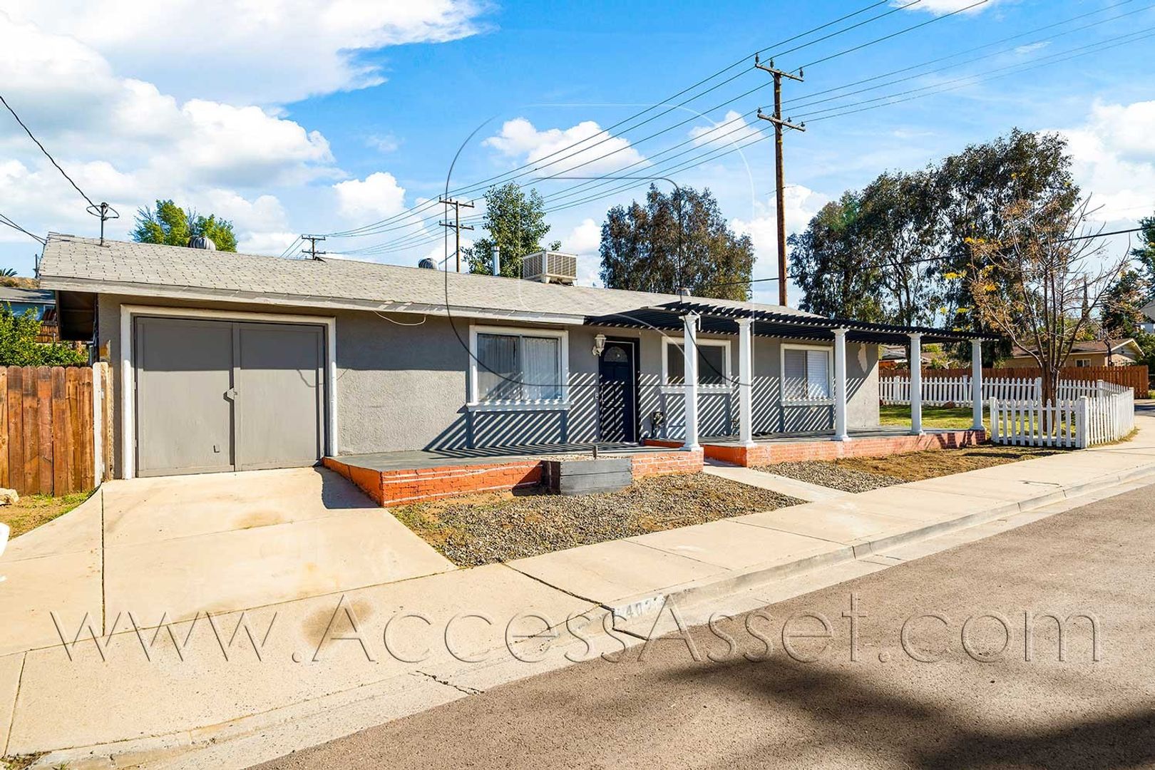 Lake Elsinore Apartment: 402 Davis St