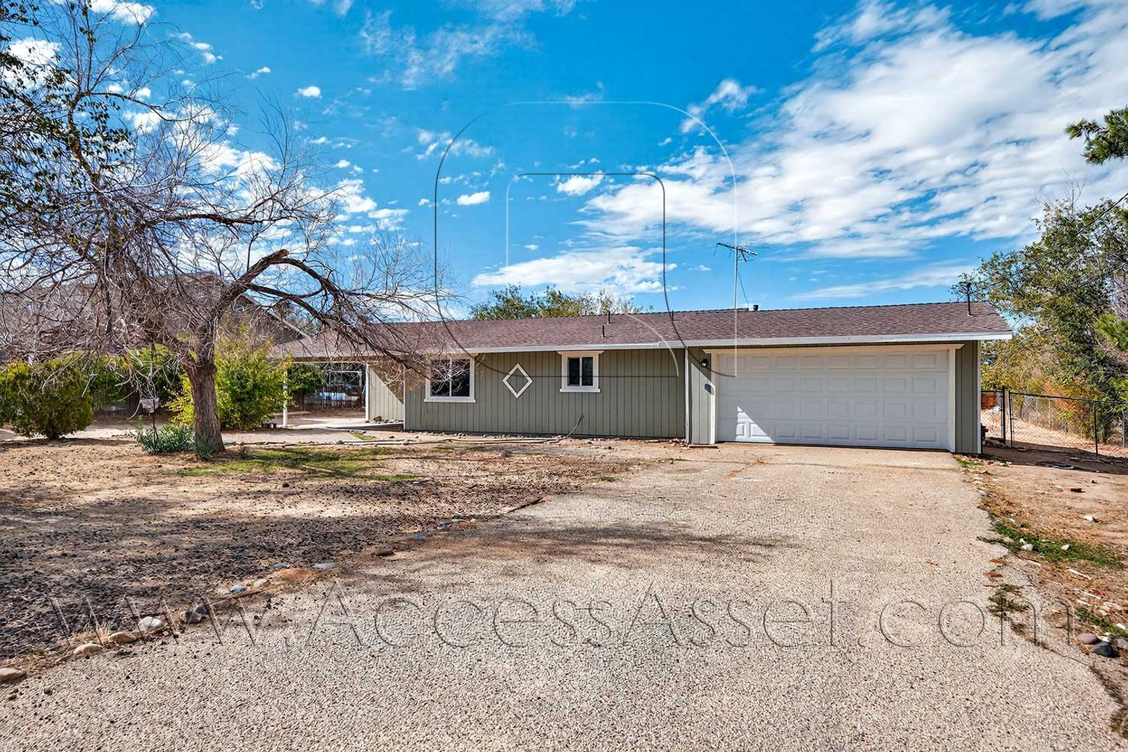 Hesperia House: 9320 Pecan Ave