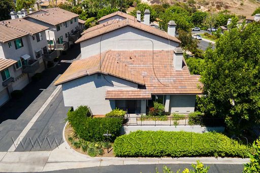 Beautiful Home in Highly Coveted Turtle Rock – photo 1
