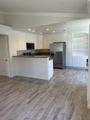 Beautiful 2 Bed/2 Bath Gated Condo in Desirable Royal Palms Community! – photo 1