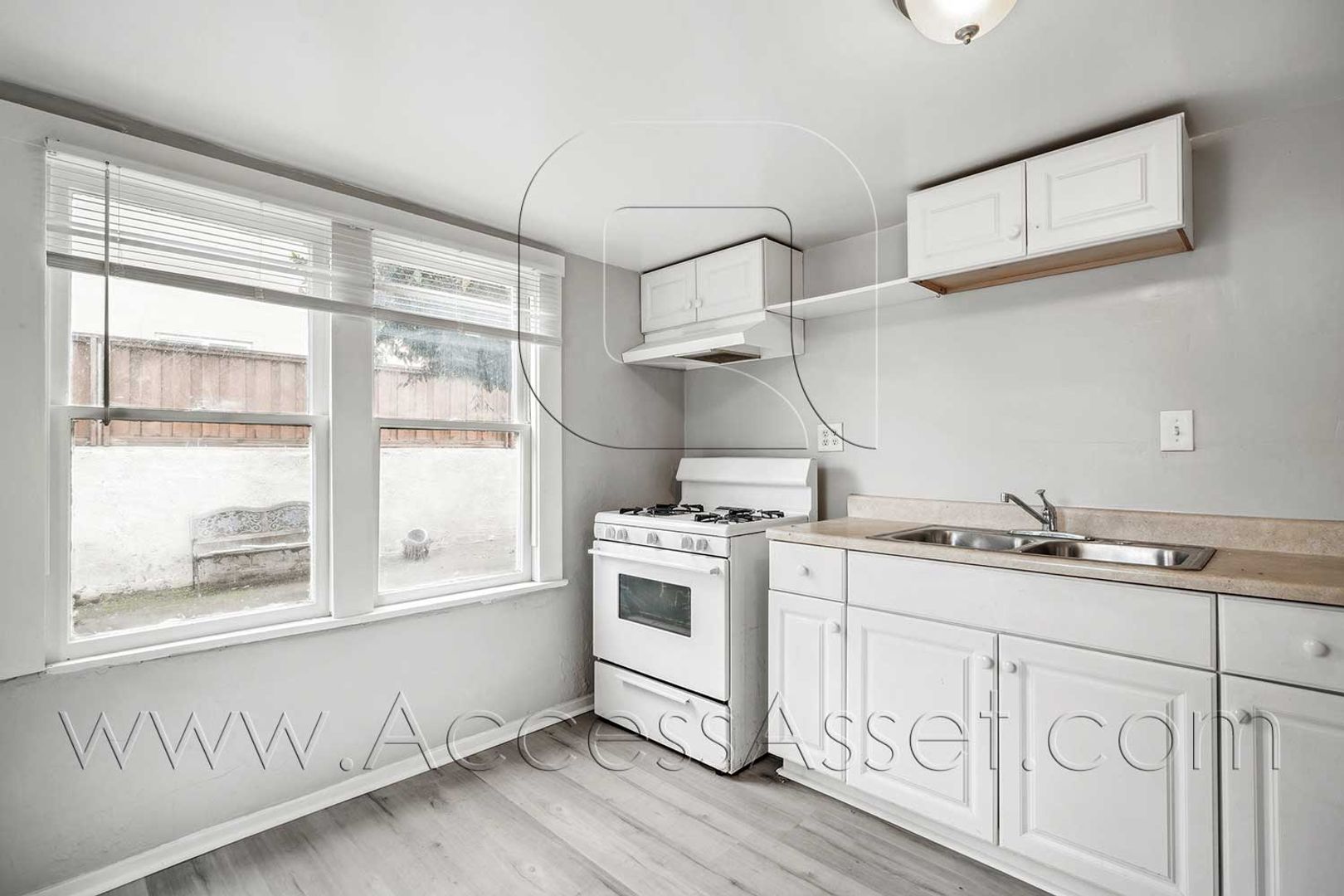 Lake Elsinore Apartment: 242 N Chestnut St.