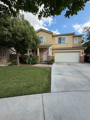 Spacious 4 Bedroom Home with Outdoor Entertaining Space – photo 1