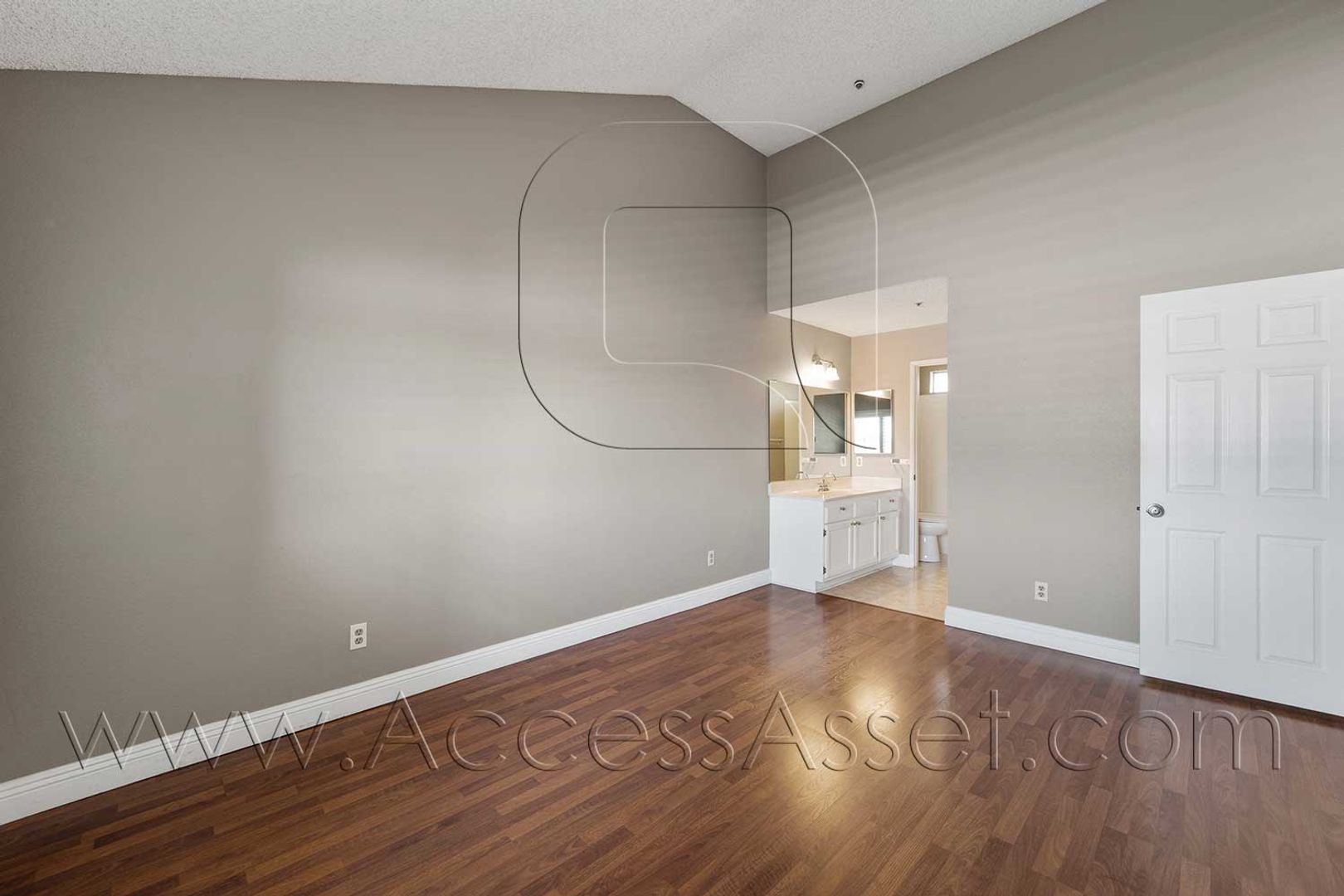Fullerton House: 4109 Carol Dr - H
