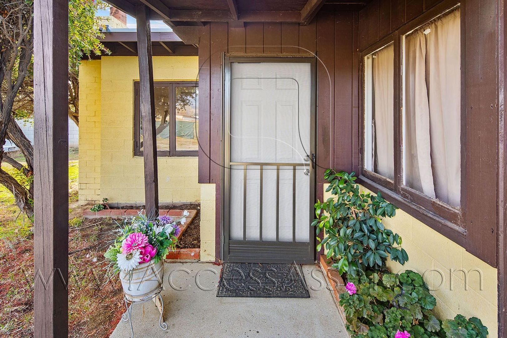 Beaumont House: 675 American Avenue #2