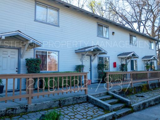 2 Bedroom 1.5 Bath Townhouse with Sewer Included!