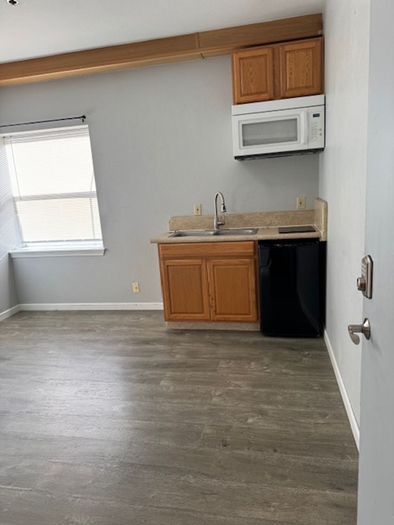 Redmond Apartment: 615 SW Evergreen Ave