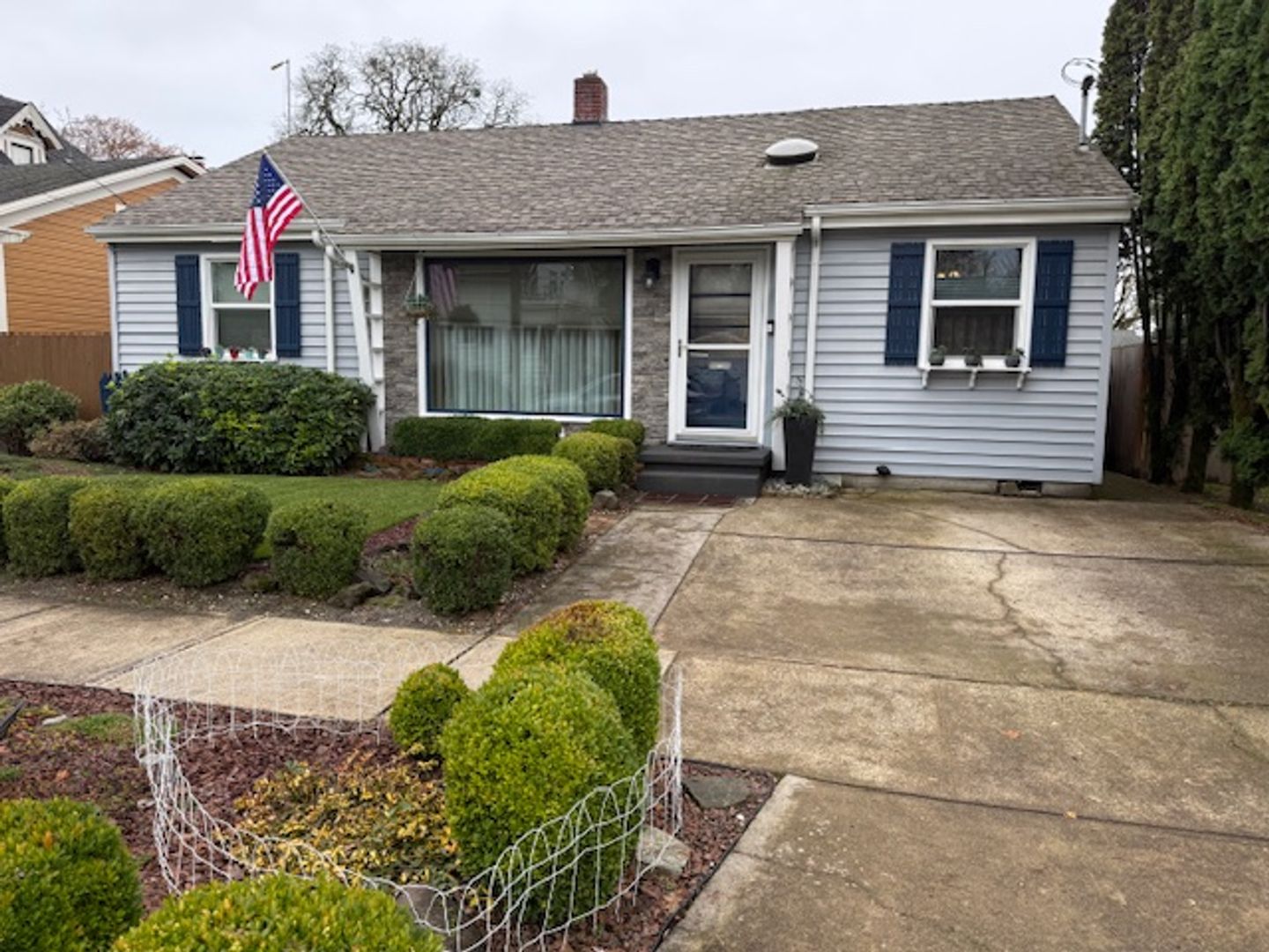 Newberg House: 608 E Franklin Street