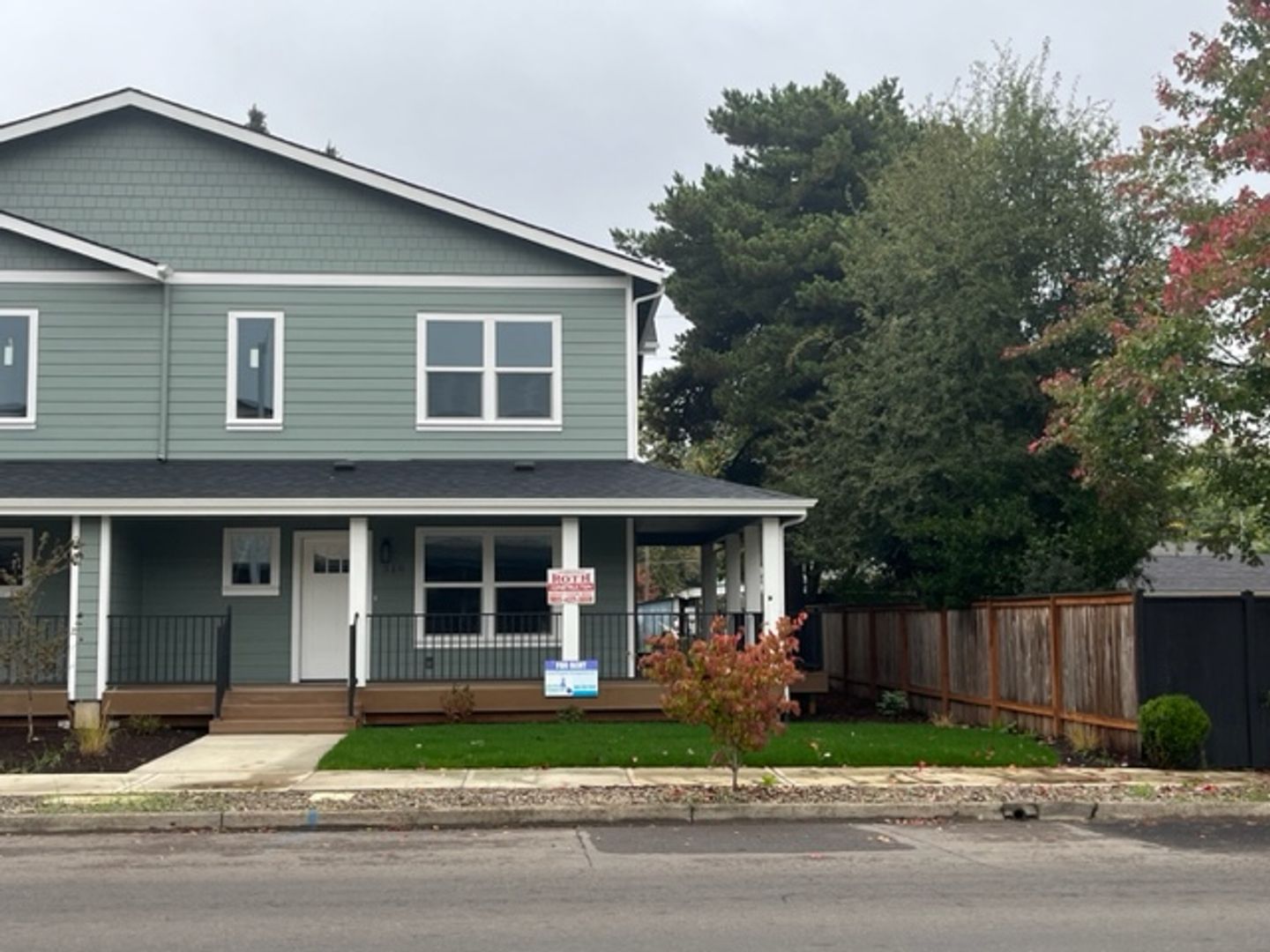 Newberg Townhome: 310 S River
