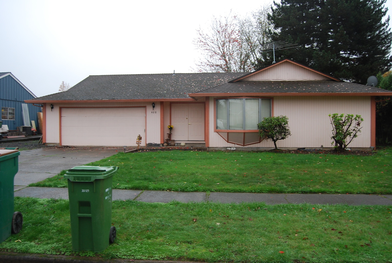 Newberg House: 408 Pinehurst Dr