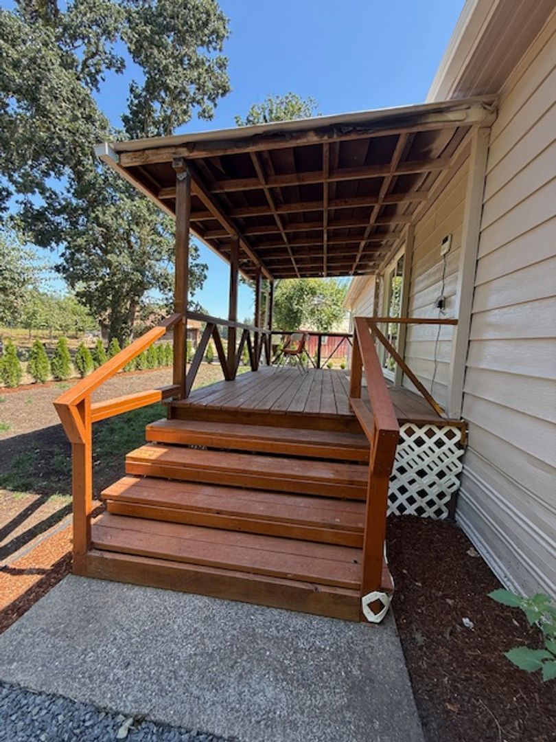 Dayton House: 12601 SE Kimsey Rd