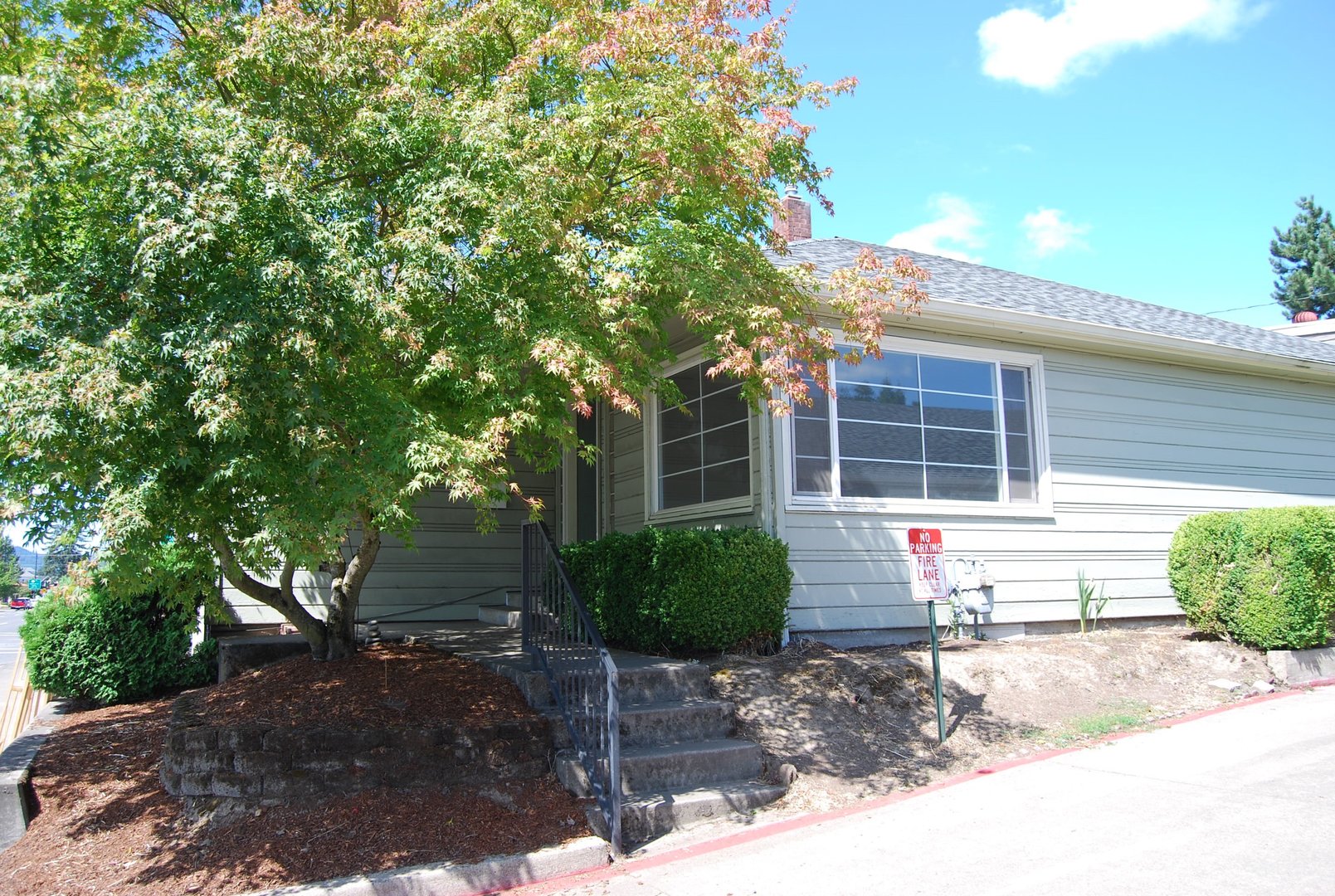 Newberg House: 707A E Hancock