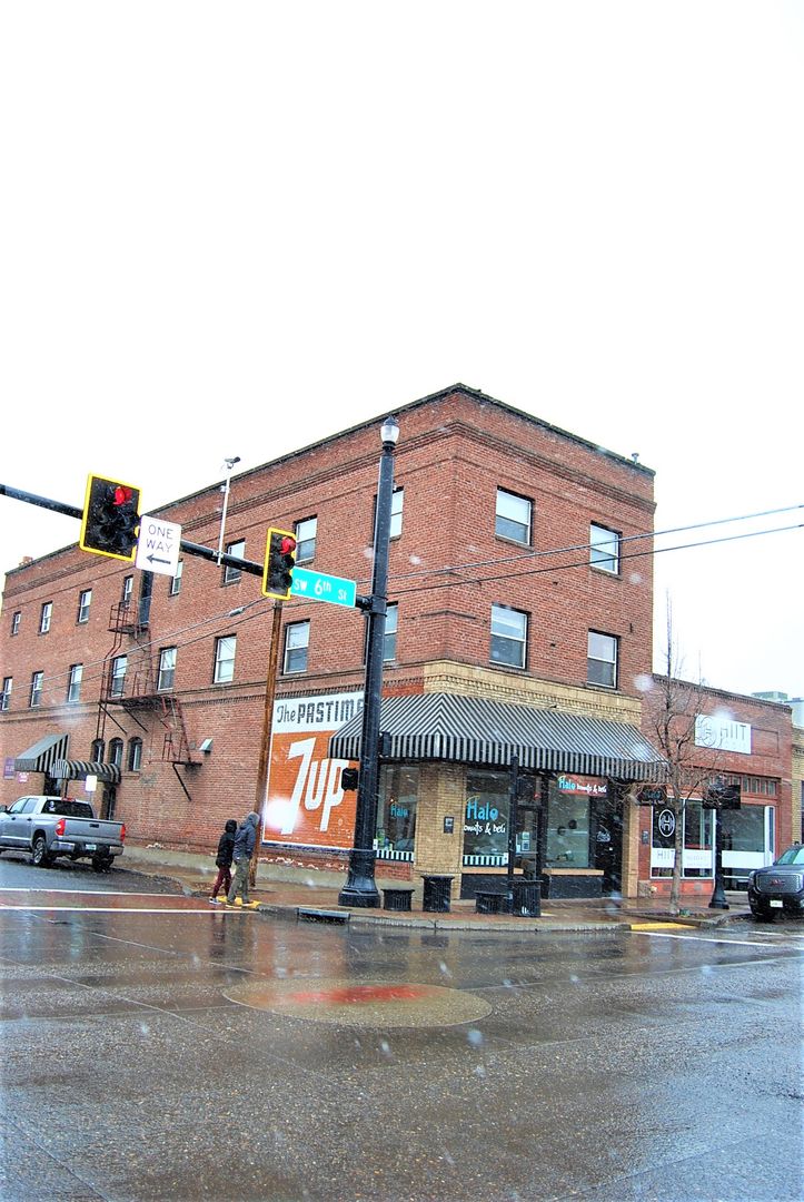 Redmond Apartment: 615 SW Evergreen Ave