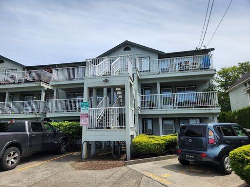 1119 N. Forest St #301 – photo 1
