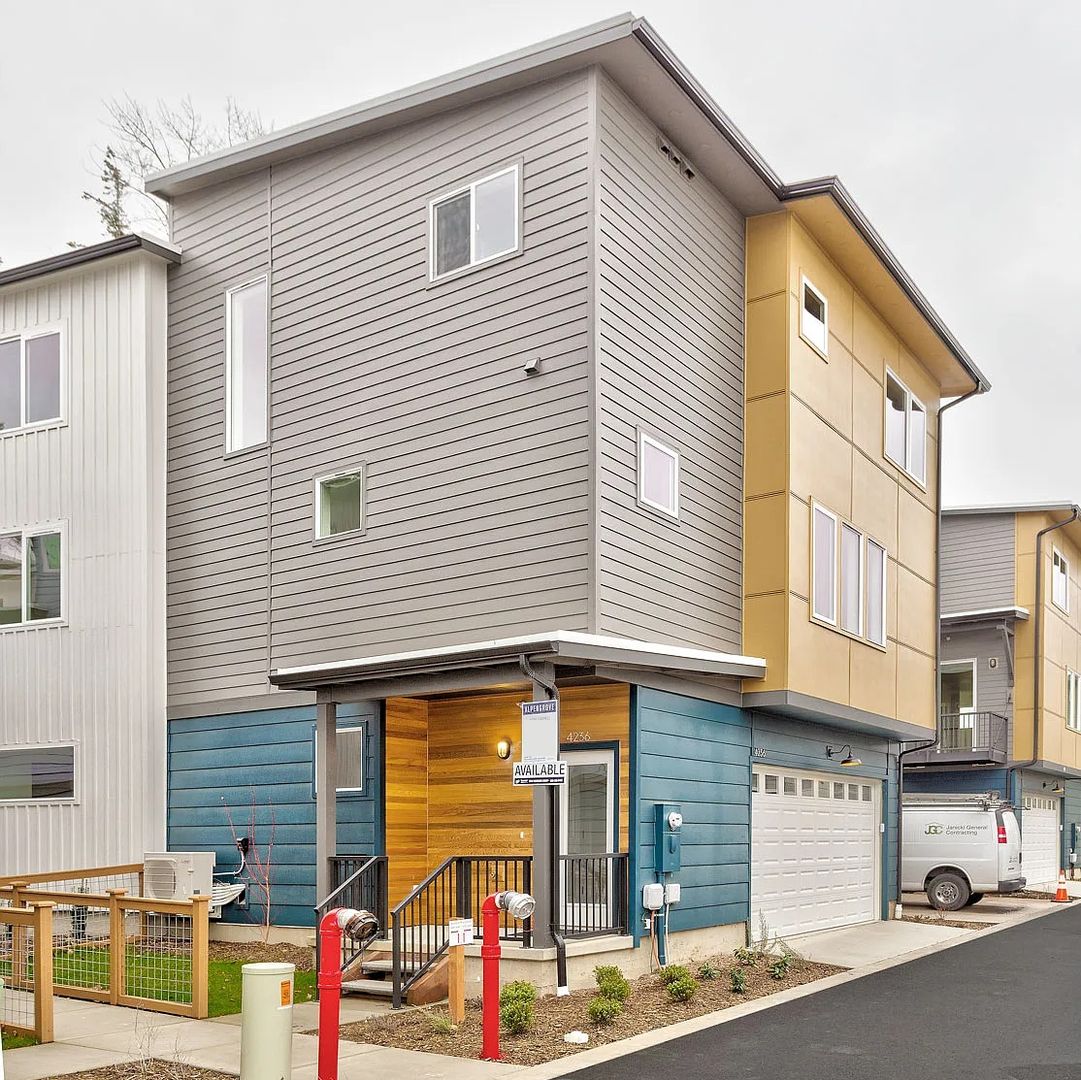 Bellingham House: 4236 Cameo Lane