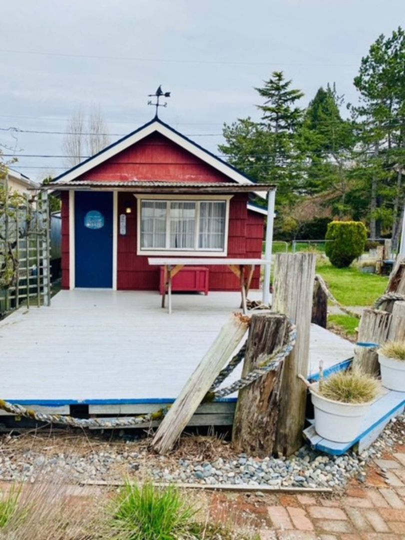 Blaine House: 7525 Morrison Ave