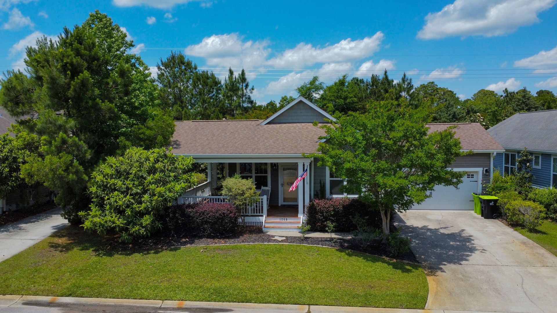 Holly Ridge House: 1209 Daisy Ct