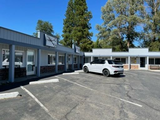 Commercial Space with Kitchen and Drive Thru For Lease