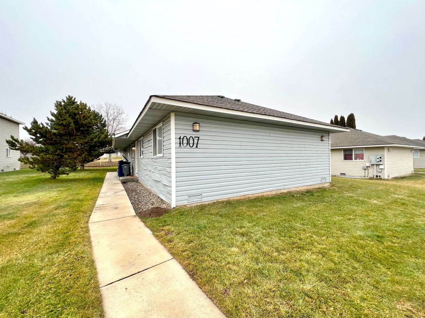 Ellensburg Apartment: 1007 East 19th Avenue