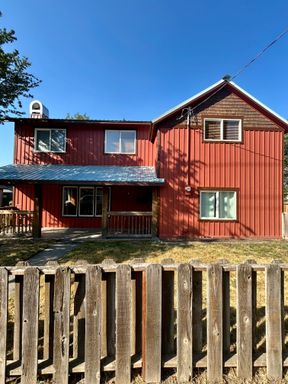 Large Home in Downtown Ronald