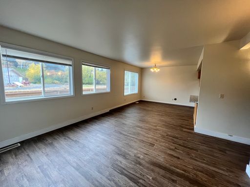 3 Bedroom 1.5 Bath Town Home for Rent – photo 1