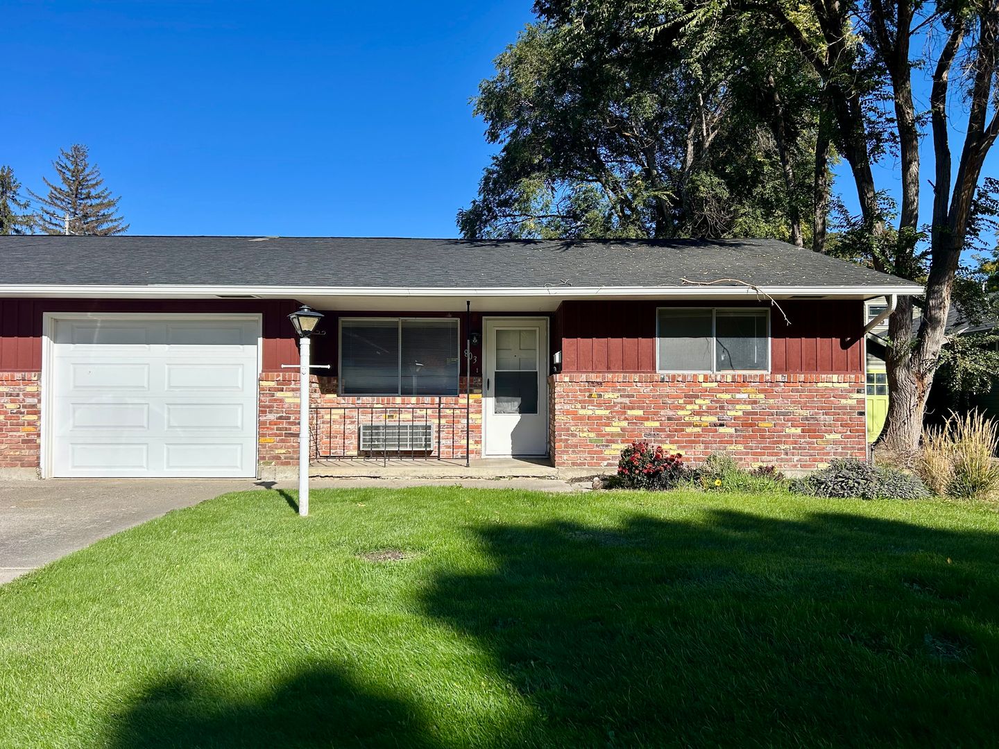 Ellensburg Apartment: Chestnut and 4th