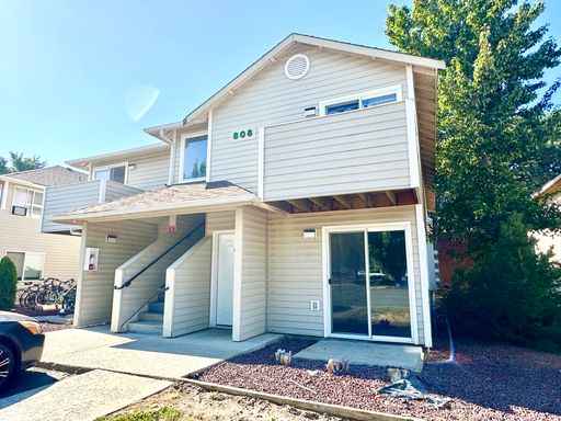 2 Bedroom 1 Bathroom Located just North of Campus – photo 1