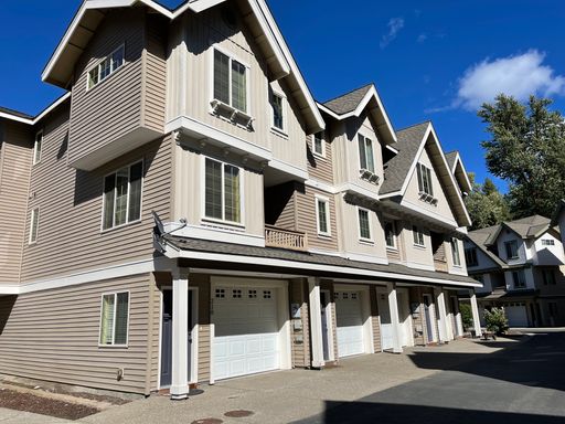 Spacious 3 Bedroom 2.5 Bath Condo Located in Cle Elum!