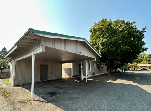 3 Bed 1.5 Bath Townhome Available for Rent – photo 1