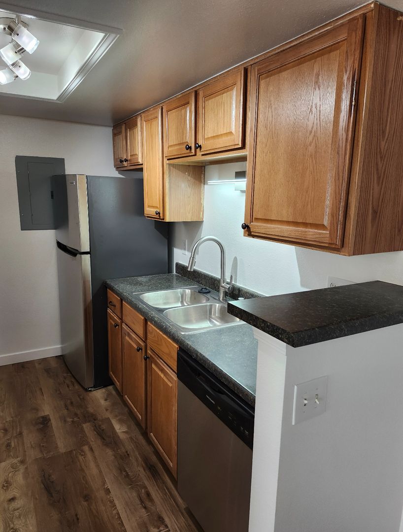 Denver Apartment: 8335 Fairmount Dr