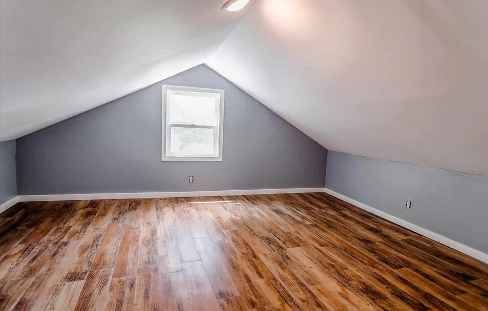 2104 Hall St 22 of 27