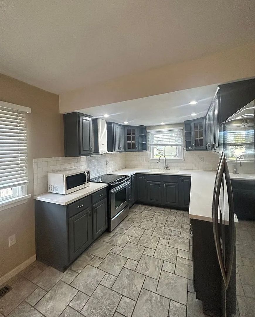 West Lafayette House: 2324 Northwestern Ave
