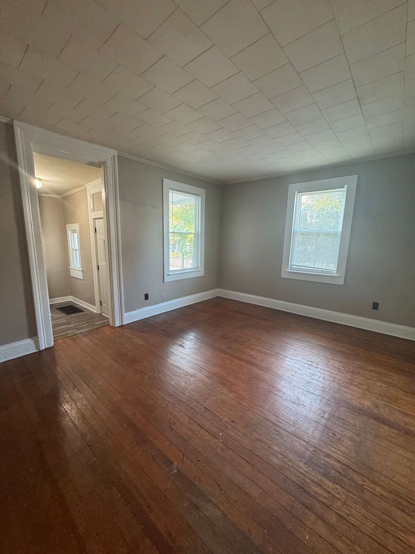 Lafayette Apartment: 804/806 Brown St
