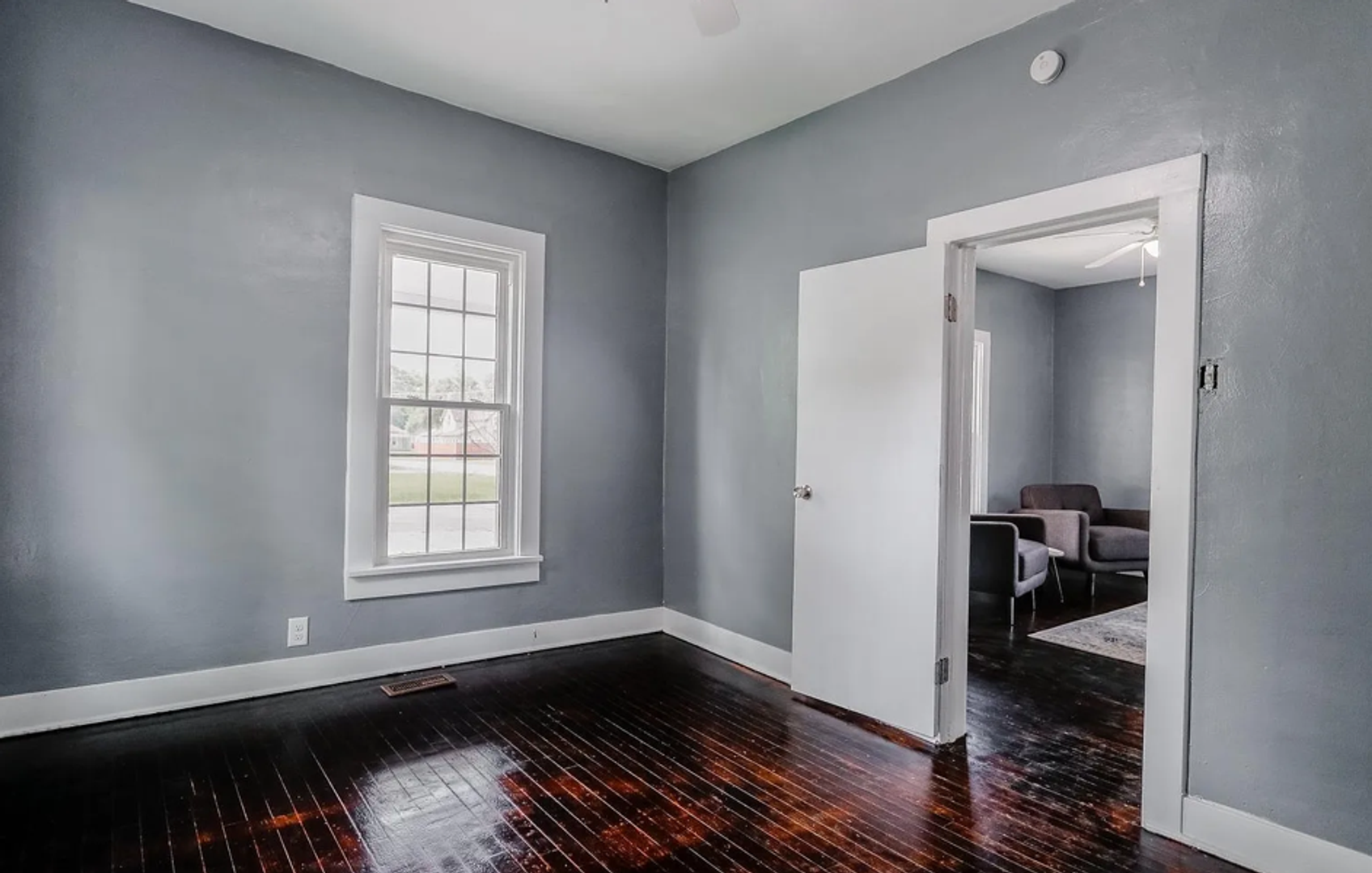 2104 Hall St 5 of 12