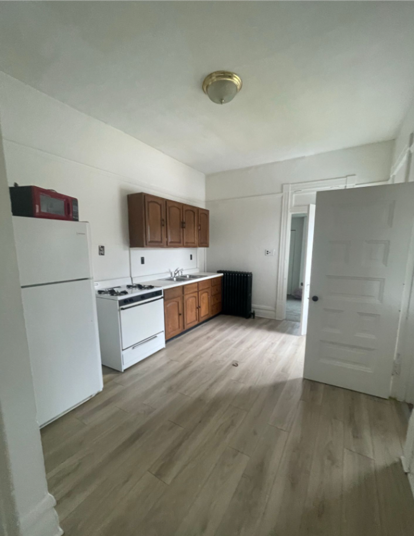 Lafayette Apartment: 721 Brown St