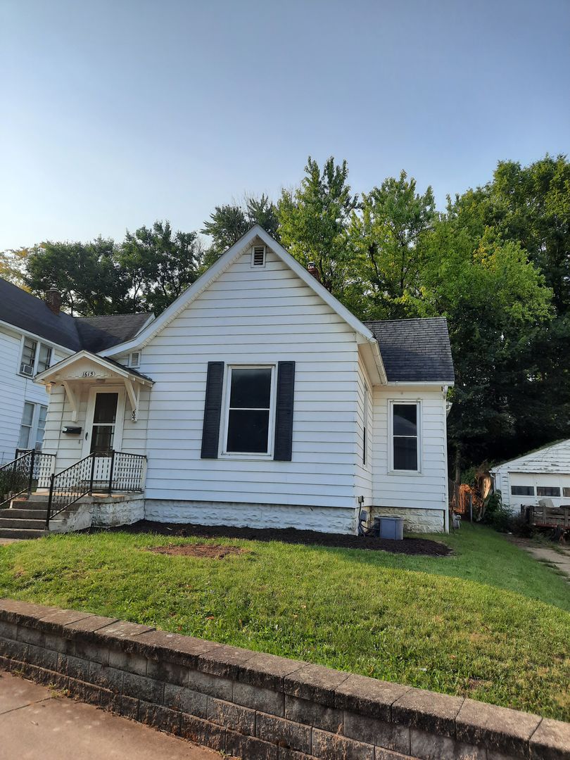 Lafayette House: 1615 Ferry St