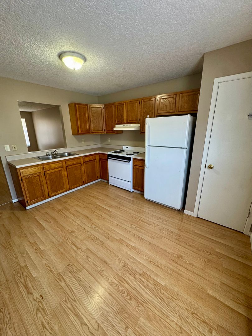 Lafayette Apartment: 425 Romig Street