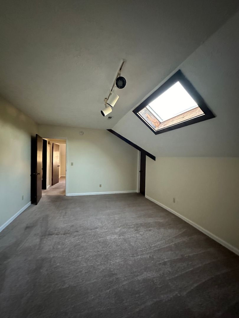 Lafayette Apartment: 1116 North Street