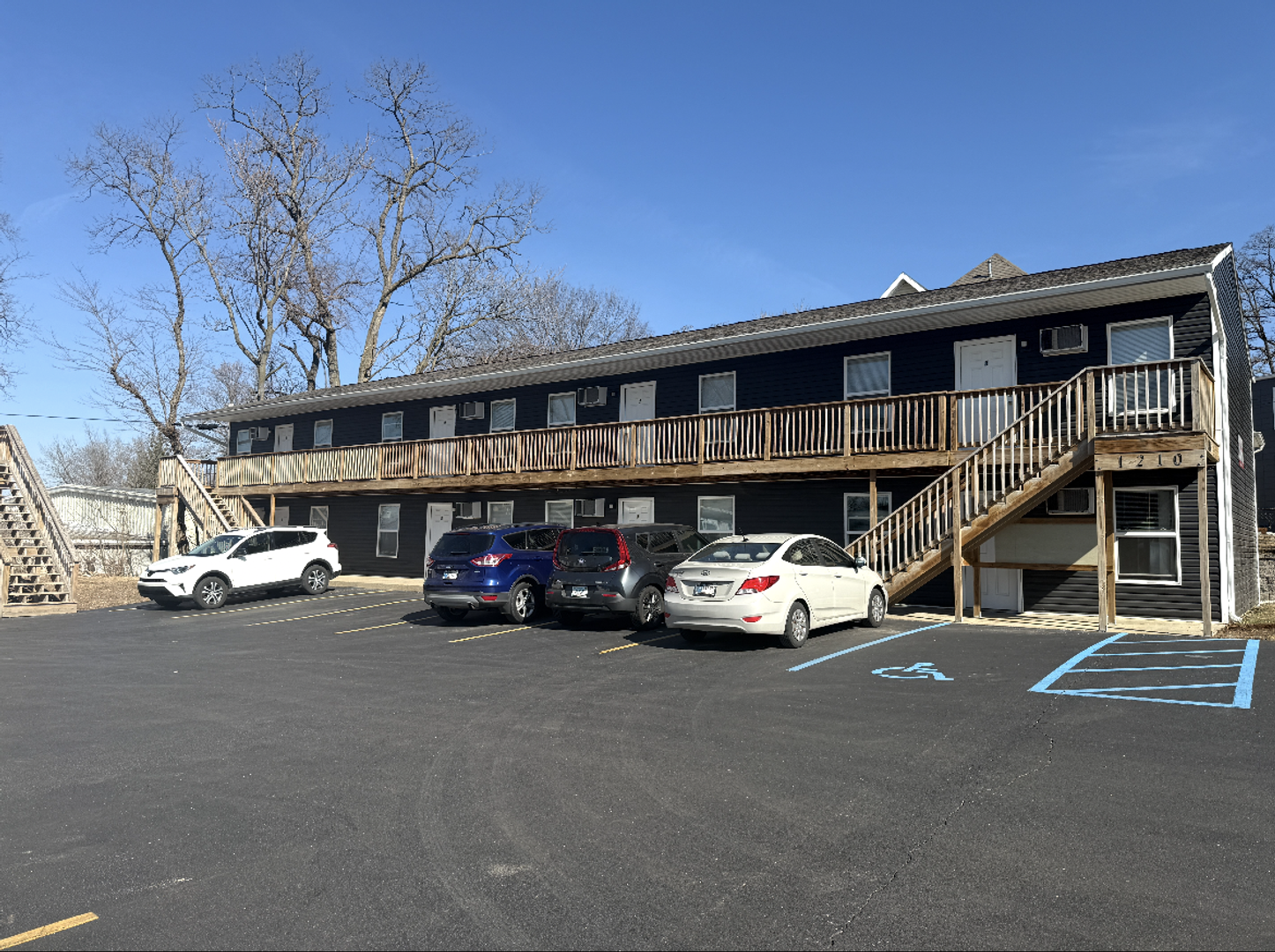Lafayette Apartment: 1210 Main St