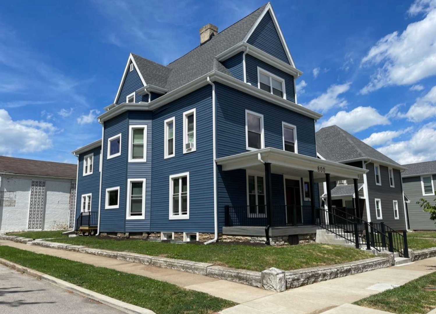 Lafayette Apartment: 800 Brown